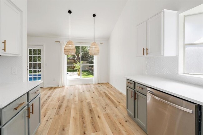 Building Photo - 1205 Rambling Trail