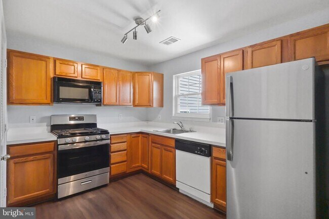 Building Photo - 513 Constellation Square SE