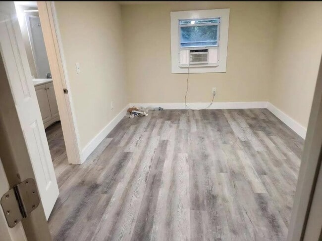 Building Photo - 212 S Dunlop St