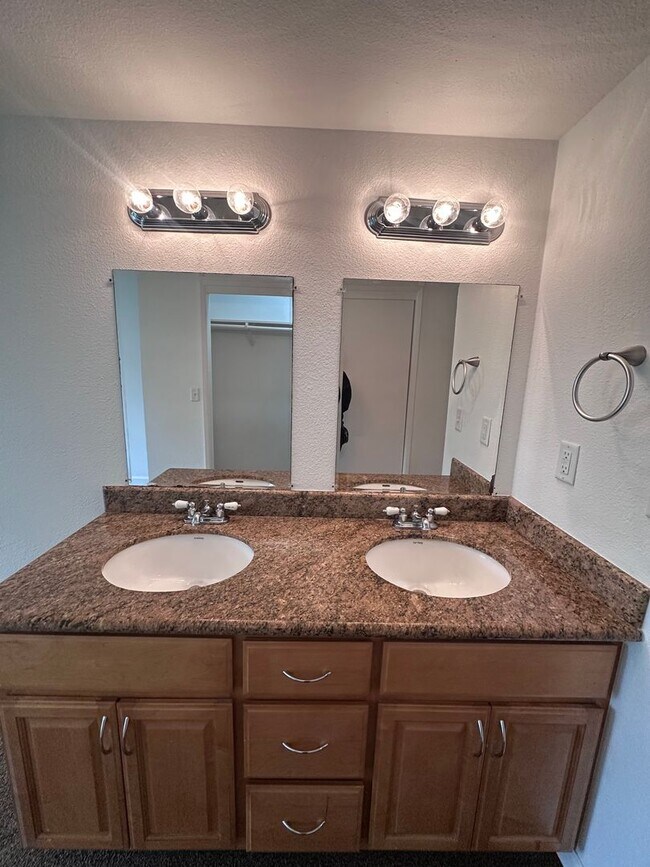 Building Photo - Lemooore home coming soon!