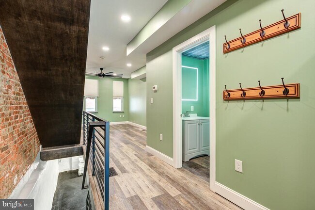 Building Photo - 2643 N Mascher St