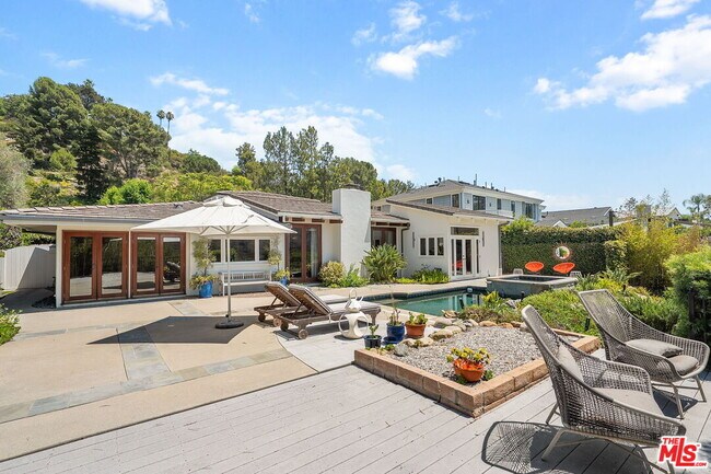Building Photo - 2529 Pesquera Dr