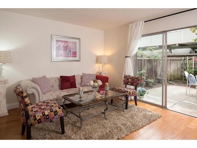 Building Photo - 2047 Montecito Ave
