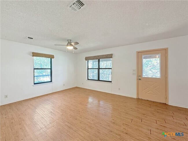 Building Photo - 776 Lookout Dr