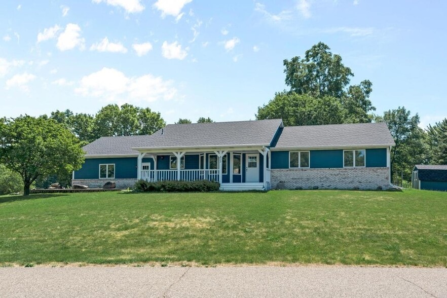 Building Photo - 833 Tyrol Ln