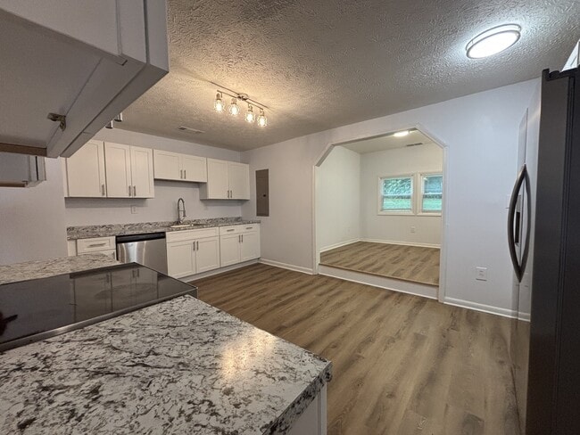 Building Photo - 345 Washington Dr