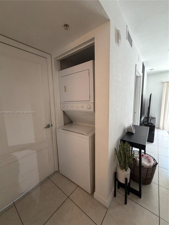 Building Photo - 2536 NW 24th St