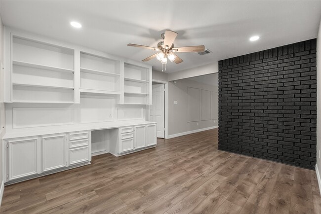 Building Photo - 2105 Murfield Dr