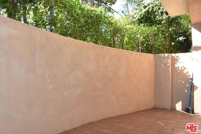 Building Photo - 235 S Gale Dr