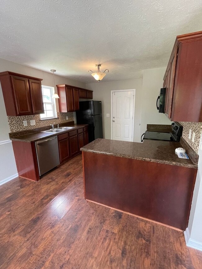 Building Photo - 617 Niagra Ln