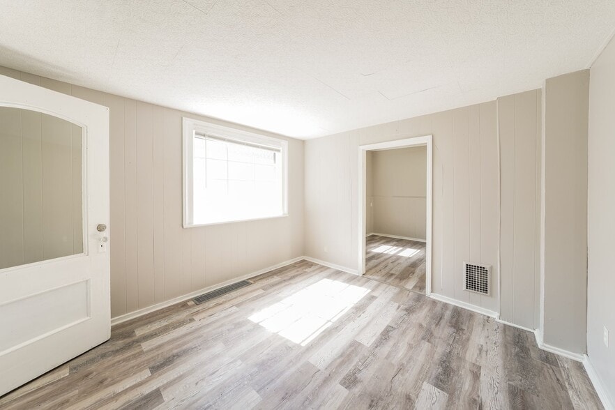 Building Photo - 167 5th St