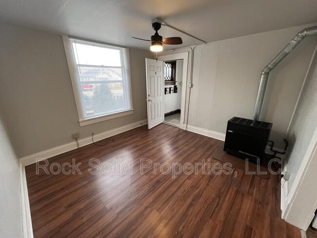 Building Photo - 1610 Pebrican Ave