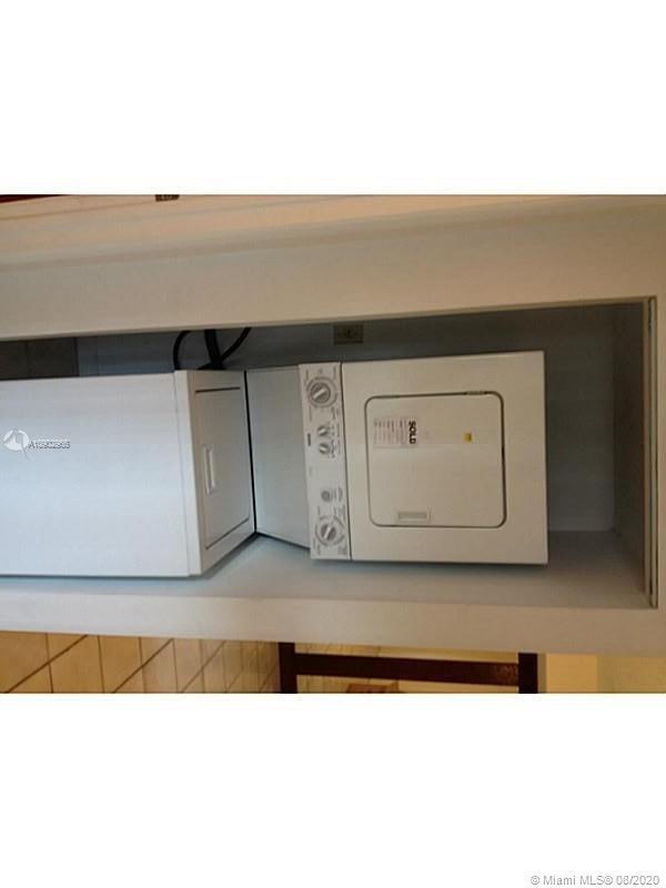 Building Photo - 10724 Royal Palm Blvd