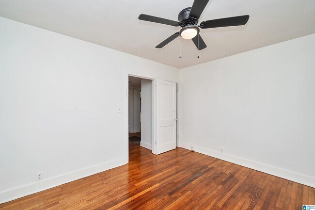 Building Photo - 621 Valley Rd