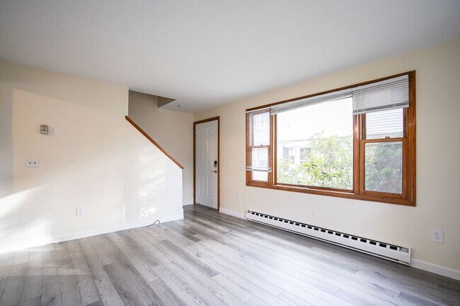 Building Photo - 52 Price St