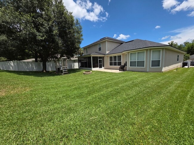 Building Photo - Large Home On Cul-De-Sac!