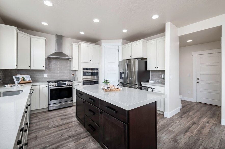 Building Photo - 711 Summit Dr