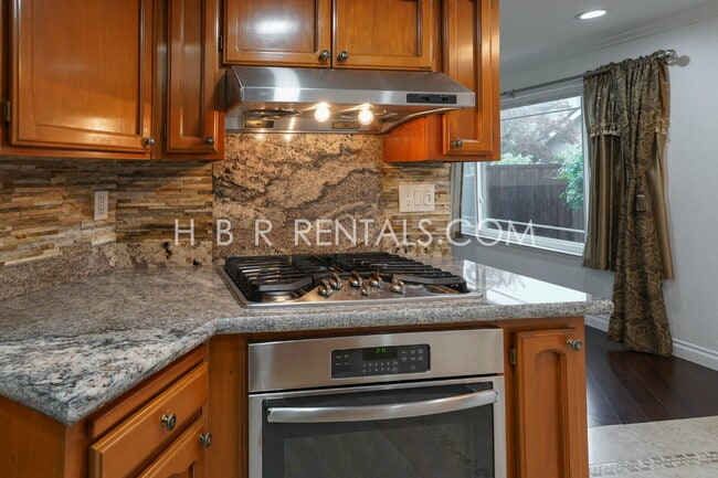 Building Photo - Single Story Charming 3-Bedroom Pleasanton Home Now MOVE IN Ready!