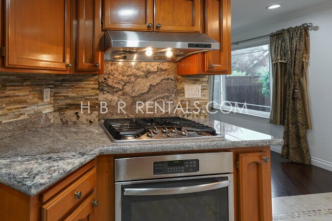 Building Photo - Single Story Charming 3-Bedroom Pleasanton...