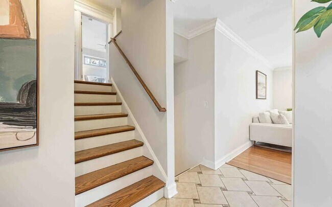 Building Photo - 408 N Windsor Dr