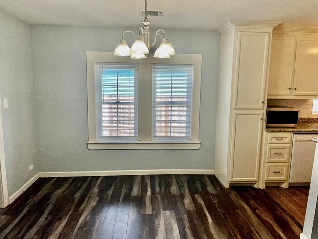 Building Photo - 106 N Eastwood St