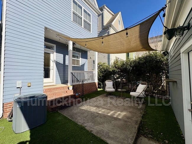 Building Photo - 515 Dubois Court