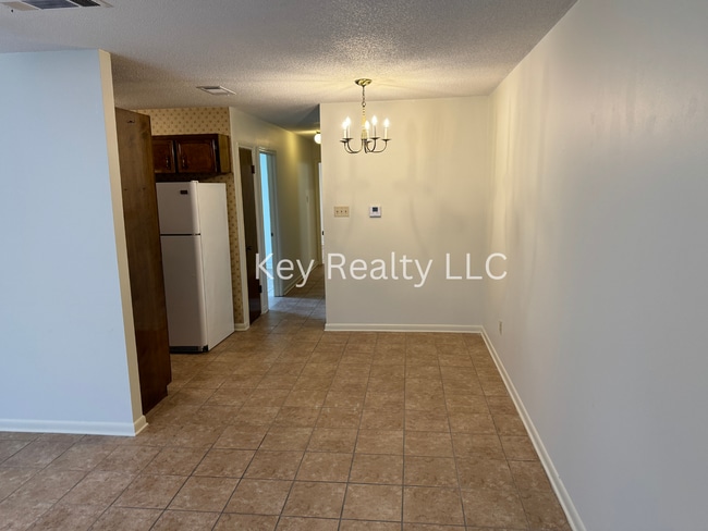 Building Photo - 6014 Quail Ridge