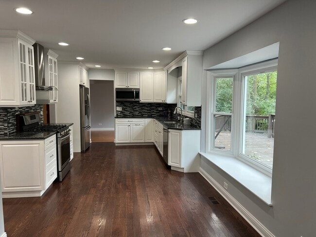 Building Photo - 926 W Aspen Dr