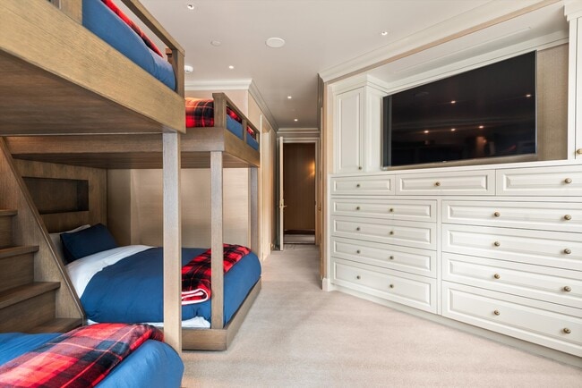 Building Photo - 64 Pitkin Way