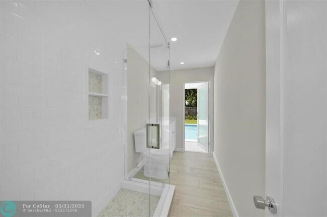 Building Photo - 2051 NE 60th St