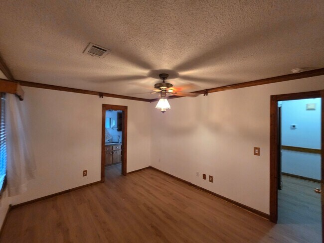 Building Photo - 209 Arrowhead Dr