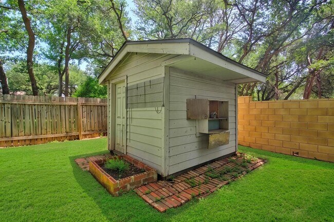 Building Photo - 7021 Gentle Oak Dr