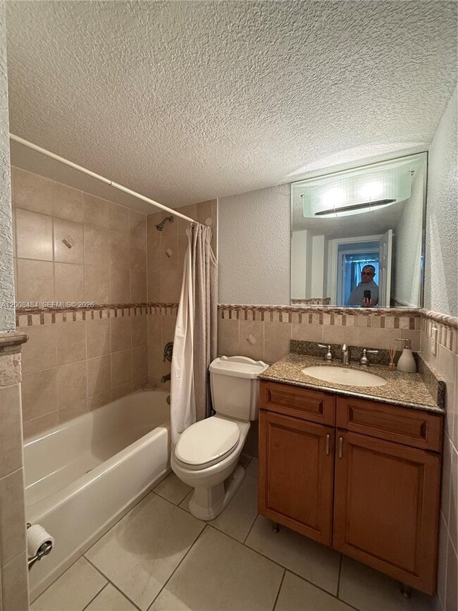 Building Photo - 9140 Fontainebleau Blvd