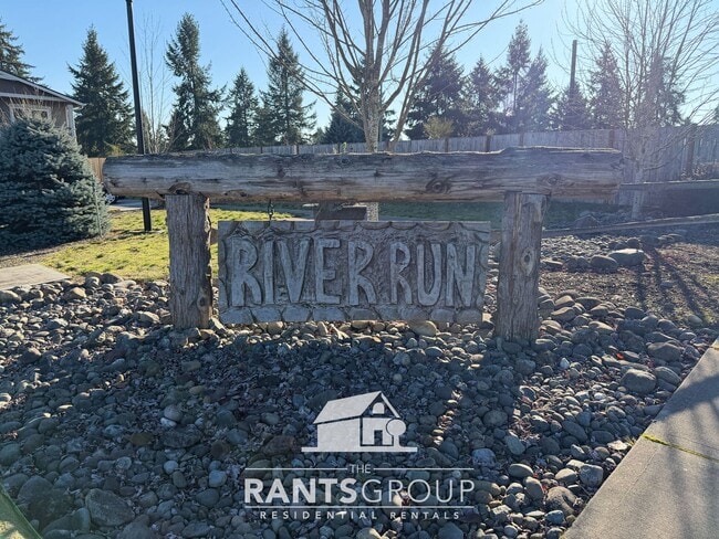 Building Photo - Cute 2 Bed in the heart of Yelm!