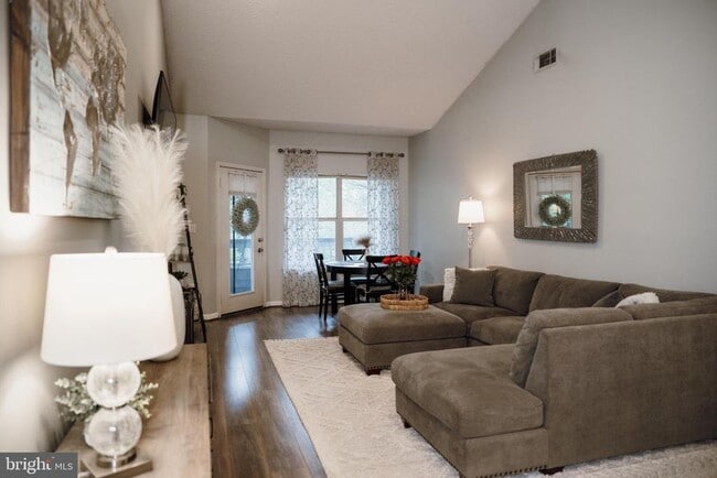 Building Photo - 4408 Helmsford Ln