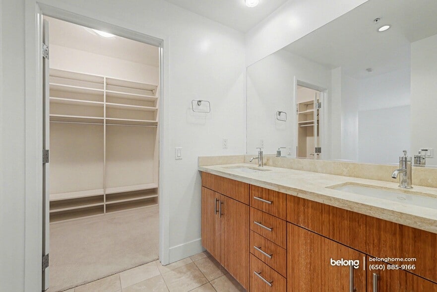 Building Photo - 235 Berry St