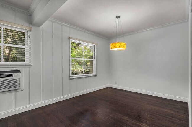 Building Photo - 2 bed + 2 bath in amazing location!!