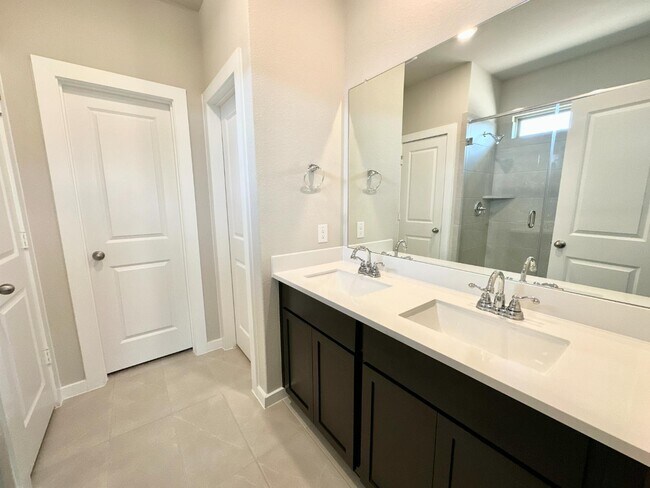 Building Photo - 12164 Ridge Top Dr