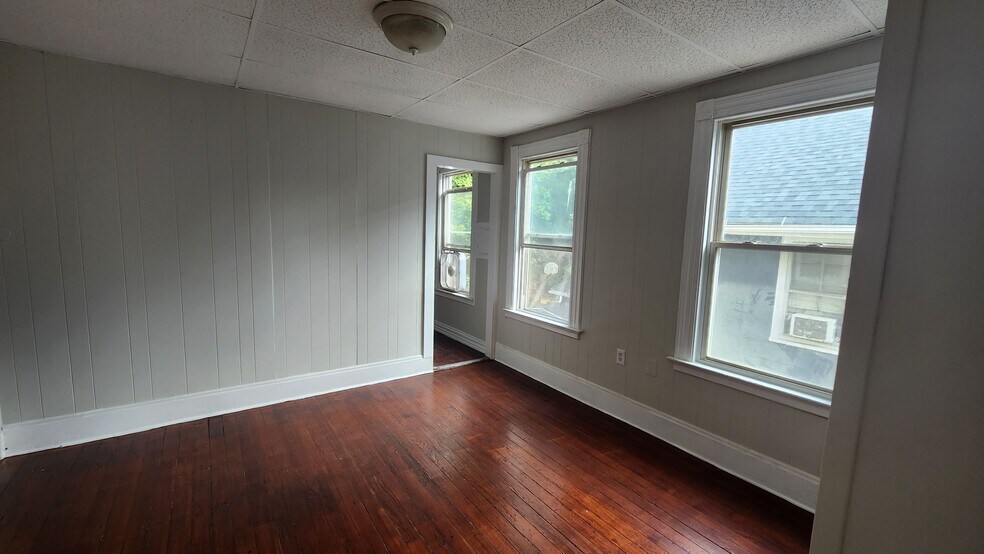 Building Photo - 114 Cedar Hill Ave