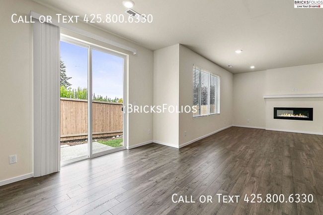 Building Photo - Your Dream Home Awaits in Puyallup – Bonus Offer Included!