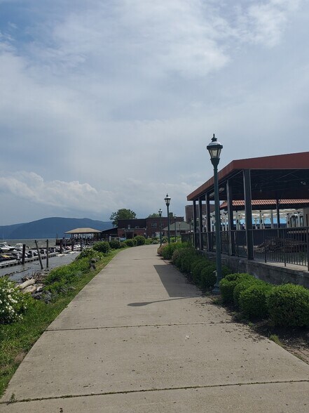 Building Photo - 217 3rd St