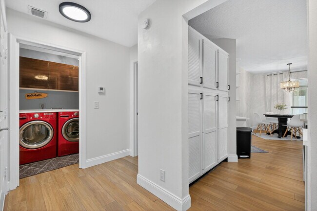 Building Photo - 2606 Monaco Terrace