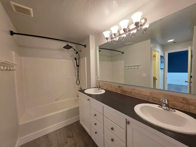 Building Photo - 6009 Pimlico Dr