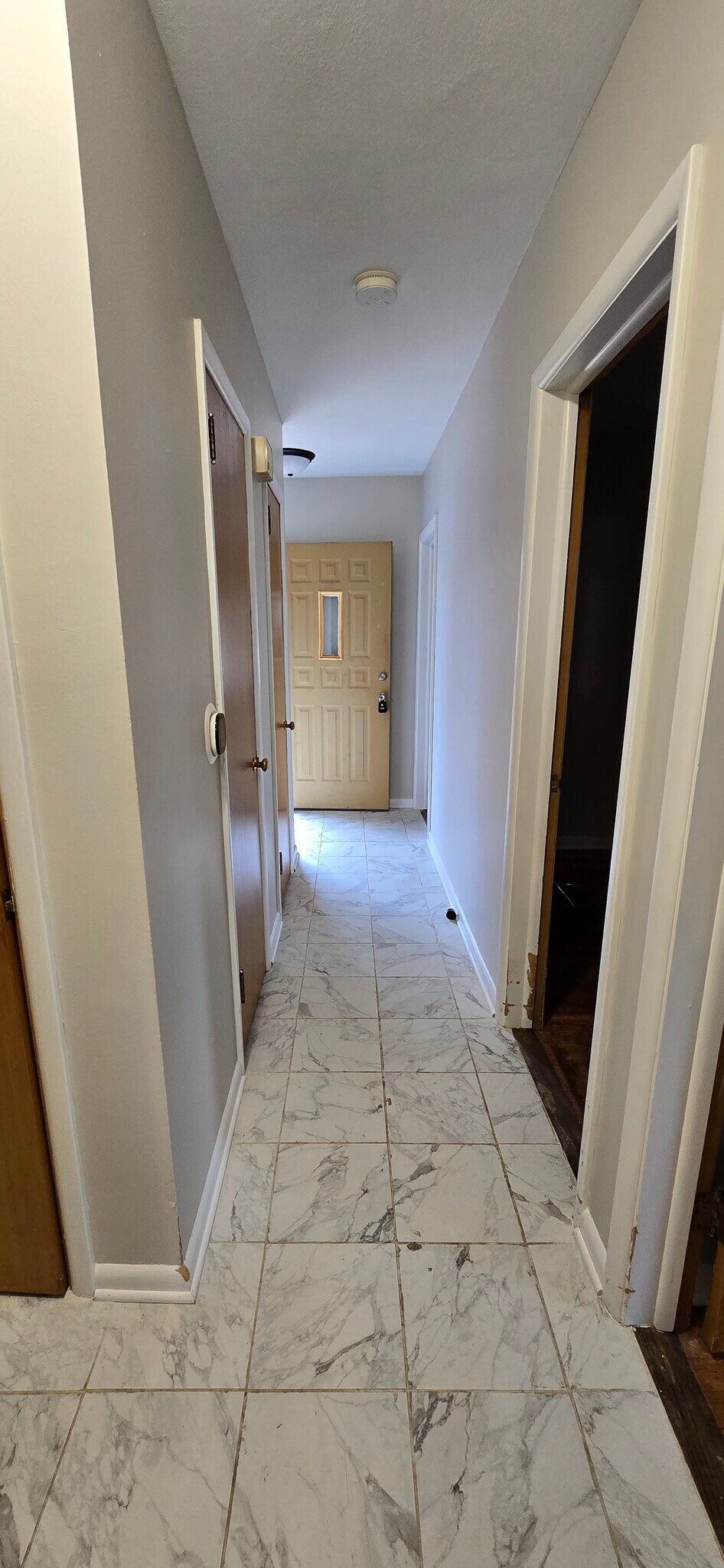 Building Photo - 2027 Glenbrook Dr