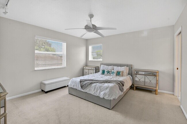 Building Photo - 6362 Brava Way