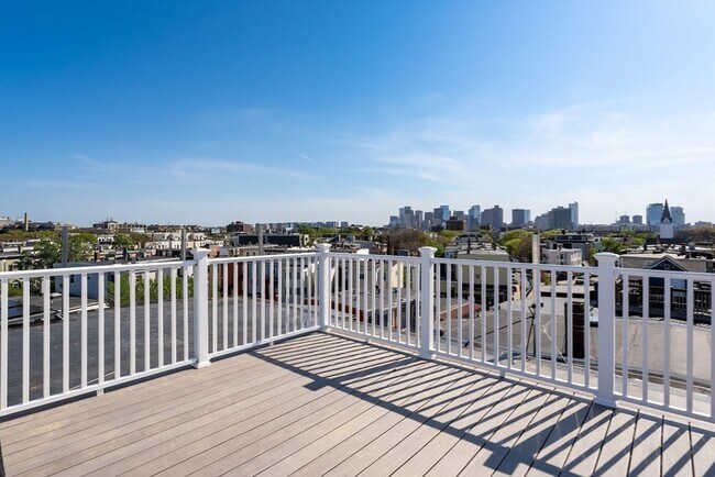 Building Photo - 100 Bennington St