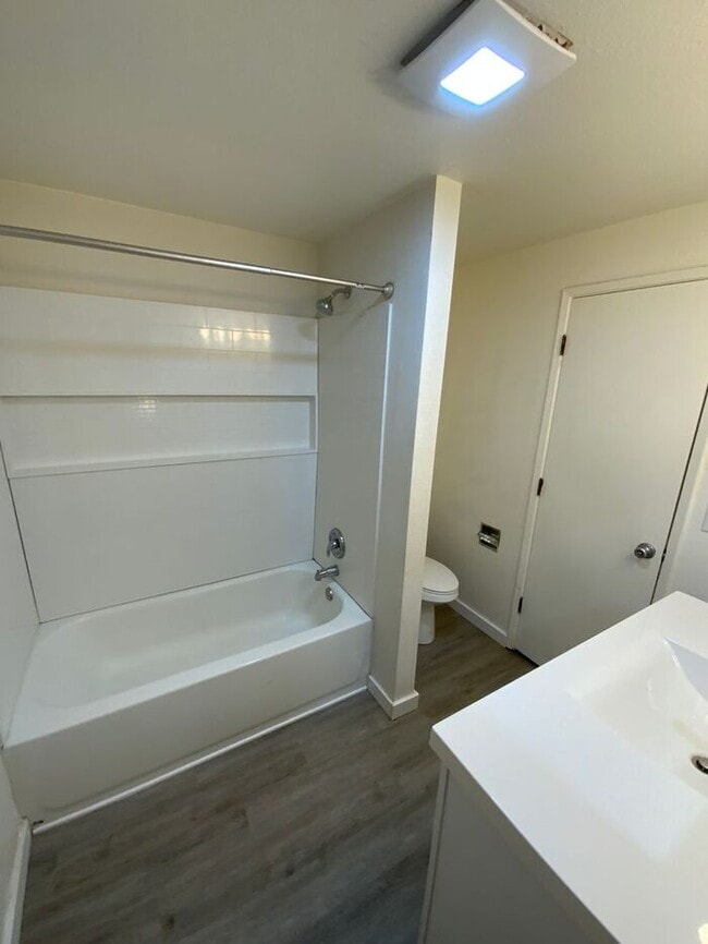 Building Photo - West Olympia 2bdr 1.5bath Townhome w/ garage & parking