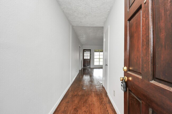 Building Photo - 10131 Kent Towne Ln