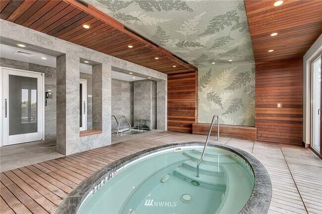 Building Photo - 10700 NE 4th St