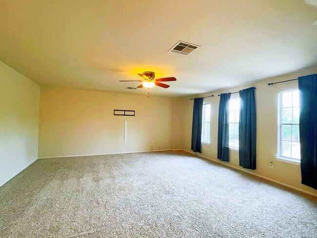 2nd level family room - 577 Quarter Ave